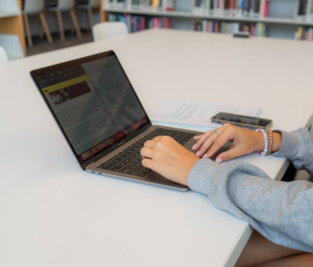 FranU student with laptop