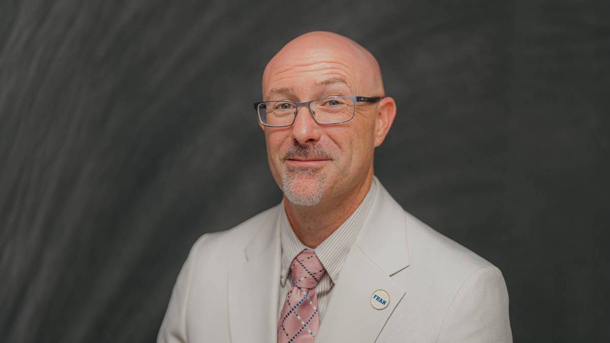 Dr. Bellar headshot